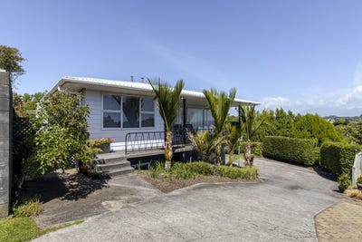 /international/nz/11a-longview-drive-merrilands-taranaki-380119847599/