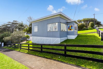 /international/nz/33-porter-crescent-helensville-auckland-380119874322/
