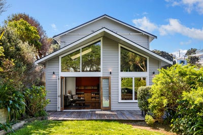 /international/nz/25-medway-street-island-bay-wellington-380119955249/