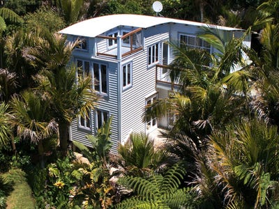 /international/nz/17-rayner-road-piha-auckland-380119810904/