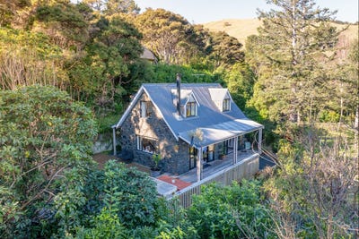 /international/nz/6888e-christchurch-akaroa-road-takamatua-canterbury-380119872631/