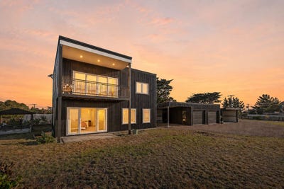 /international/nz/1-beach-street-birdlings-flat-canterbury-380119858705/