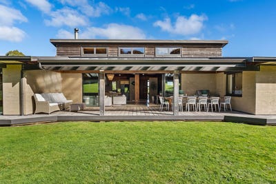 /international/nz/16-pennyroyal-place-kamo-northland-380119855741/