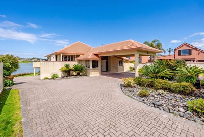 /international/nz/44-keywella-drive-conifer-grove-auckland-380120076990/