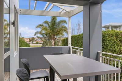 /international/nz/76-rewa-rewa-lane-orewa-auckland-380119940320/