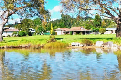 /international/nz/126-patiki-place-whangamata-coromandel-380119860320/