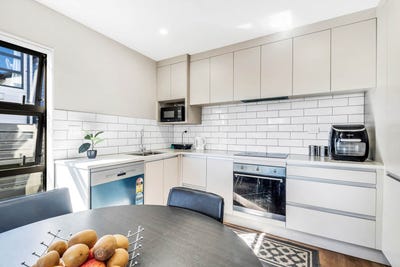 /international/nz/43-clevedon-road-papakura-auckland-380119871264/
