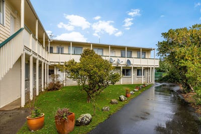 /international/nz/19-pirie-crescent-moera-otago-380119878540/