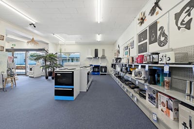 /international/nz/20-the-town-center-turangi-central-north-island-380119812218/