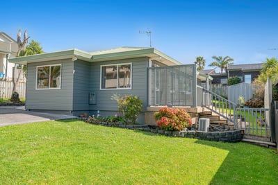 /international/nz/2-45-unsworth-drive-unsworth-heights-auckland-380119939668/