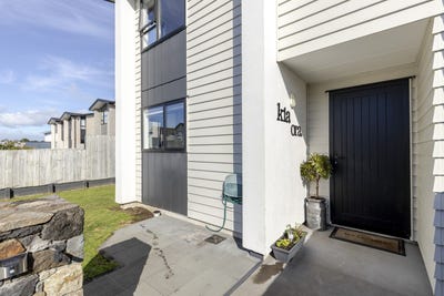 /international/nz/15-discovery-place-marfell-taranaki-380119835769/