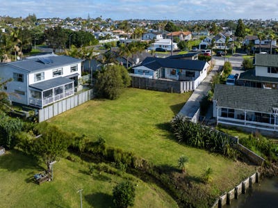 /international/nz/17a-marie-avenue-red-beach-auckland-380119824764/