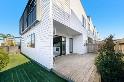 /international/nz/9d-rountree-place-conifer-grove-auckland-380119941243/