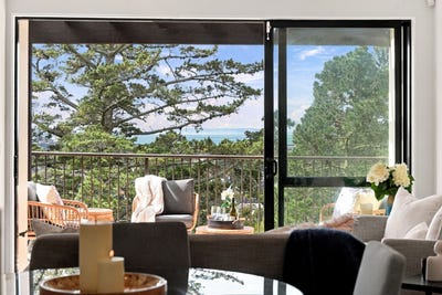 /international/nz/525-east-coast-road-browns-bay-auckland-380120077499/