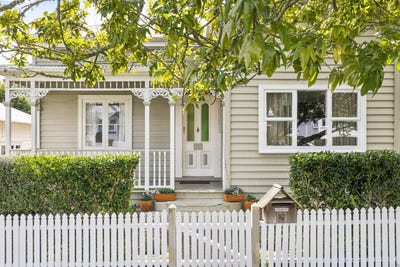 /international/nz/36-milton-road-mount-eden-auckland-380119940624/