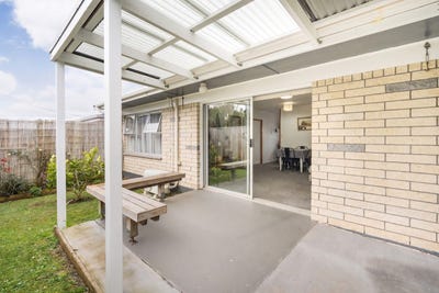 /international/nz/8b-clark-road-kamo-northland-380119875184/