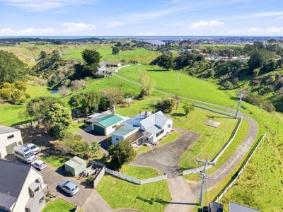 /international/nz/40-and-61-burtts-road-durie-hill-manawatu-whanganui-380119939899/