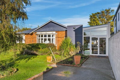 /international/nz/12-church-street-mosgiel-otago-380119832320/