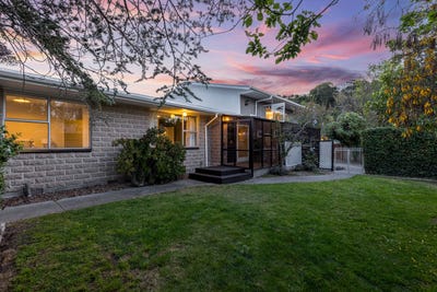 /international/nz/6-soleares-avenue-mount-pleasant-canterbury-380120144893/