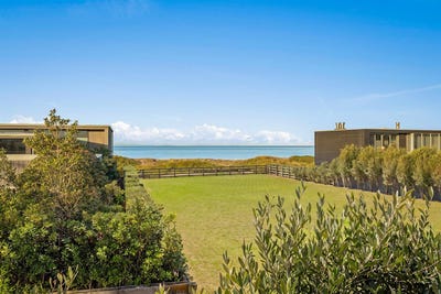 /international/nz/8-taiawa-place-omaha-auckland-380119877728/