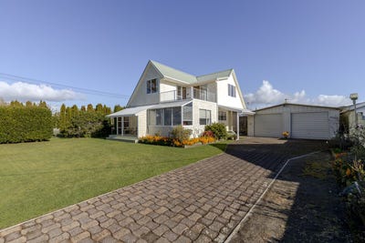 /international/nz/85-queen-street-waitara-taranaki-380119876080/