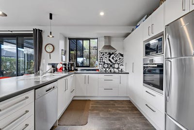 /international/nz/10-black-rock-way-paeroa-waikato-380119850670/