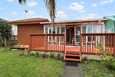 /international/nz/66a-parrs-cross-road-henderson-auckland-380119872484/