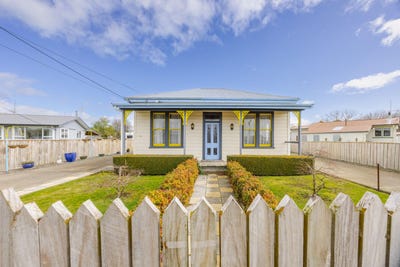 /international/nz/15-st-clair-street-takapau-hawkes-bay-380119872435/