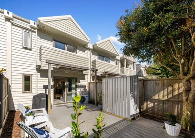/international/nz/13-21-hunters-park-drive-three-kings-auckland-380119882368/