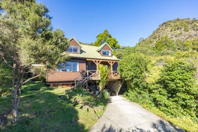 /international/nz/165-lone-kauri-road-karekare-auckland-380119823498/