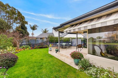 /international/nz/8-phoenix-place-havelock-north-hawkes-bay-380119940680/