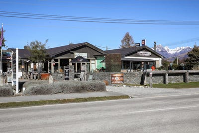/international/nz/glenorchy-hotel-42-54-mull-street-glenorchy-central-otago-lakes-district-380119878965/