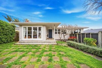 /international/nz/17-appleyard-crescent-meadowbank-auckland-380120126553/