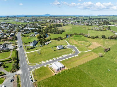 /international/nz/10-robert-bruce-place-waipu-northland-380119859272/