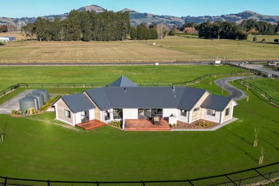 /international/nz/4-wychwood-lane-off-school-road-south-north-taieri-otago-380119809139/