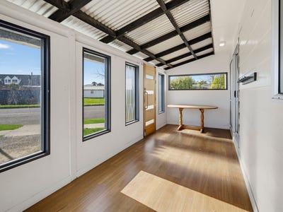 /international/nz/16-kingwell-drive-springlands-marlborough-380120025617/
