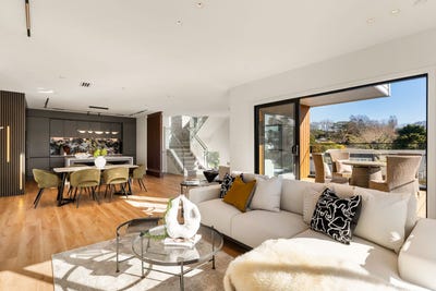 /international/nz/7a-cruickshank-crescent-meadowbank-auckland-380119809087/