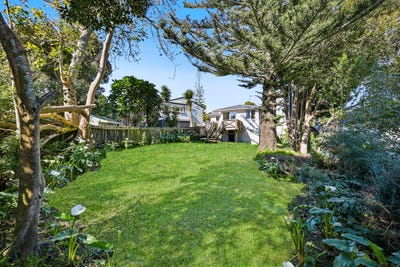 /international/nz/16-parrs-cross-road-henderson-auckland-380119858555/