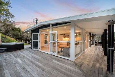 /international/nz/86-upper-waiwera-road-puhoi-auckland-380119855904/