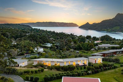 /international/nz/38-upland-road-huia-auckland-380119847230/