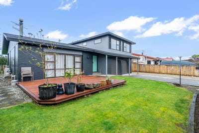 /international/nz/79-terrace-street-rosedale-auckland-380119882391/