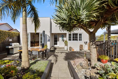 /international/nz/1-82-ridge-road-howick-auckland-380120024889/