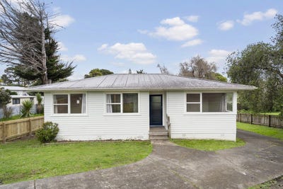 /international/nz/20-gill-avenue-te-atatu-peninsula-auckland-380119940990/