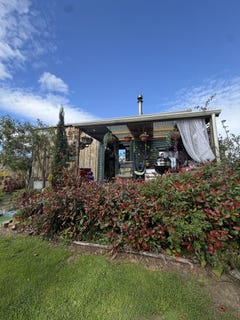 /international/nz/61-derby-street-hampden-otago-380119871685/
