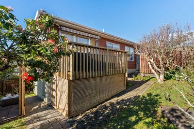 /international/nz/2-mckeefry-grove-tawa-wellington-380119826832/