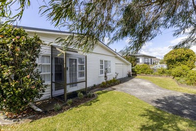 /international/nz/199-seaview-road-westown-taranaki-380120024939/
