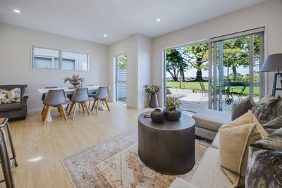 /international/nz/24-paku-lane-mount-wellington-auckland-380119940605/
