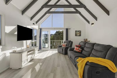 /international/nz/10-linwood-way-island-bay-wellington-380119876280/