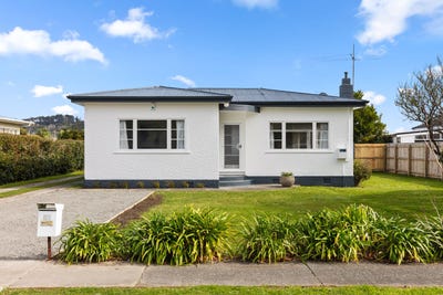 /international/nz/19-owen-road-inner-kaiti-gisborne-380119873210/