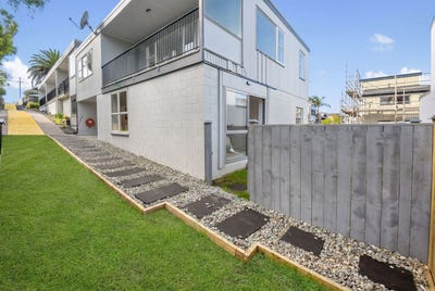 /international/nz/unit-5-16d-dallinghoe-crescent-milford-auckland-380119809289/